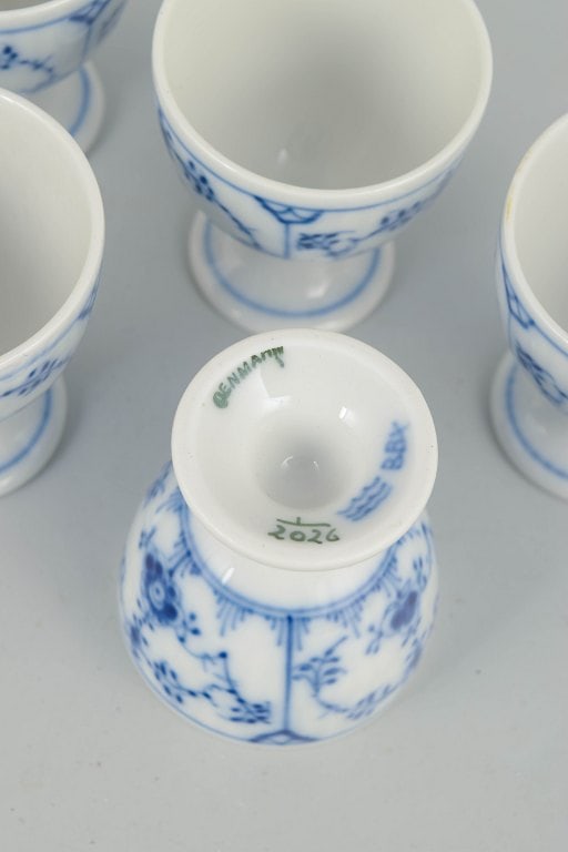 Royal Copenhagen, Denmark. Set of five porcelain egg cups decorated with cobalt-blue underglaze, - 4