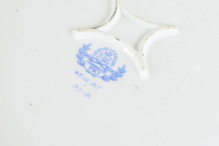 Herend, Hungary. Porcelain serving dish with a floral motif. Mid-20th century. - 4