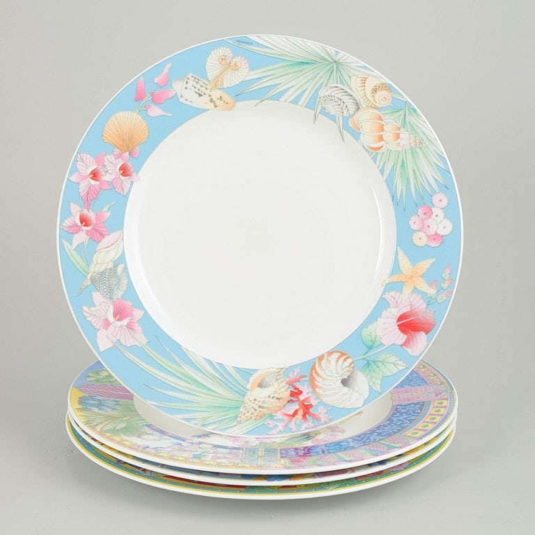Hutschenreuther, Germany. Set of four porcelain dinner plates with a colourful pattern. Late 20th (1 of 4)