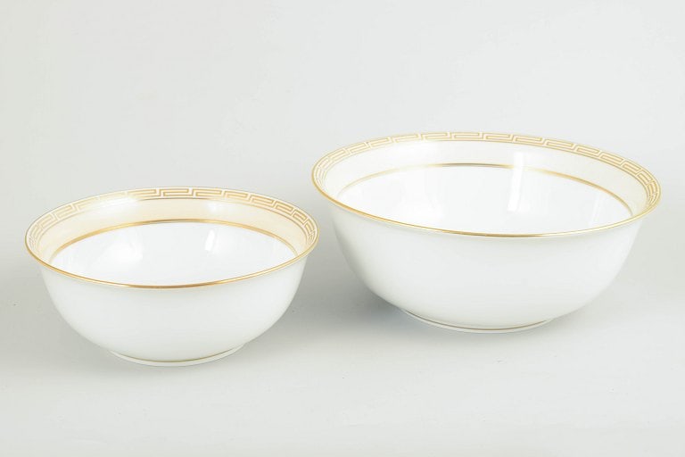 Bing & Grøndahl Rossini, Denmark. Set of two porcelain bowls with a gilded rim. Approx. 1920s. (1 of 4)