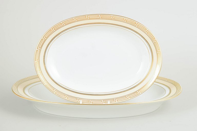 Bing & Grøndahl Rossini, Denmark. Set of two porcelain serving trays with a gilded rim. Approx. (1 of 4)