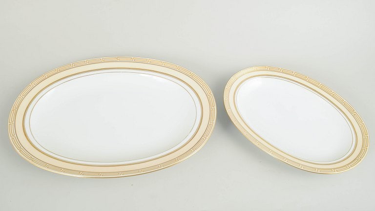 Bing & Grøndahl Rossini, Denmark. Set of two porcelain serving trays with a gilded rim. Approx. - 2