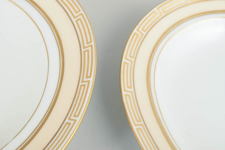Bing & Grøndahl Rossini, Denmark. Set of two porcelain serving trays with a gilded rim. Approx. - 3