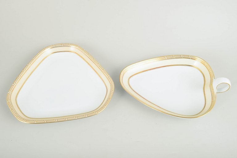 Bing & Grøndahl Rossini, Denmark. Set of two triangular porcelain dishes with a gilded rim. Approx. - 2