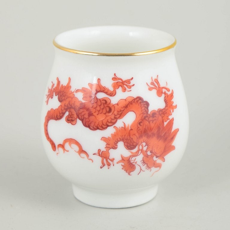 Germany. Small porcelain vase decorated with a red Ming dragon. Approx. 1940s.: Small vase with Ming dragon, Meissen area. Small baluster-shaped vase in white-glazed porcelain decorated with a red Ming dragon and a gilt rim. The model is marked to the base and was produced in the