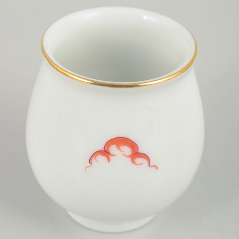 Germany. Small porcelain vase decorated with a red Ming dragon. Approx. 1940s. - 3