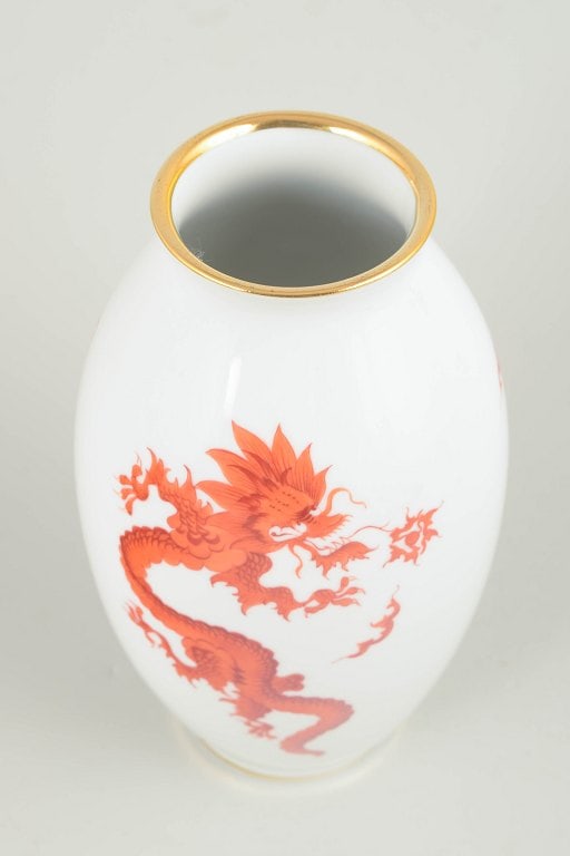Germany. Porcelain vase decorated with a red Ming dragon. Approx. 1940s. - 2