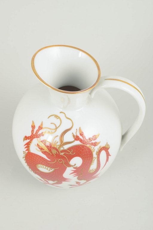 Schaubach, Germany. Porcelain pitcher decorated with a red Ming dragon. Approx. 1940s–1950s. - 2