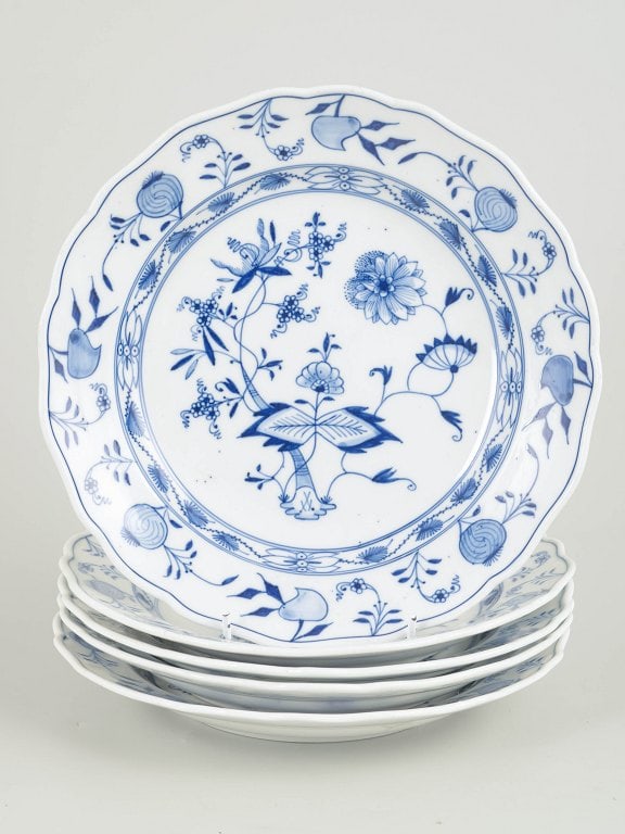 Meissen, Germany. Set of five porcelain deep plates, Blue Onion pattern. Early 20th century. (1 of 4)