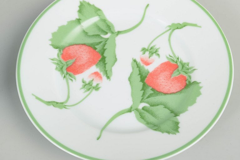 Bill Goldsmith for Limoges, France. Fraise, set of five small porcelain plates. Approx. 1980s. - 3