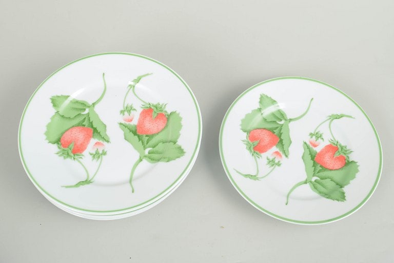 Bill Goldsmith for Limoges, France. Fraise, set of six porcelain lunch plates. Approx. 1980s. - 2