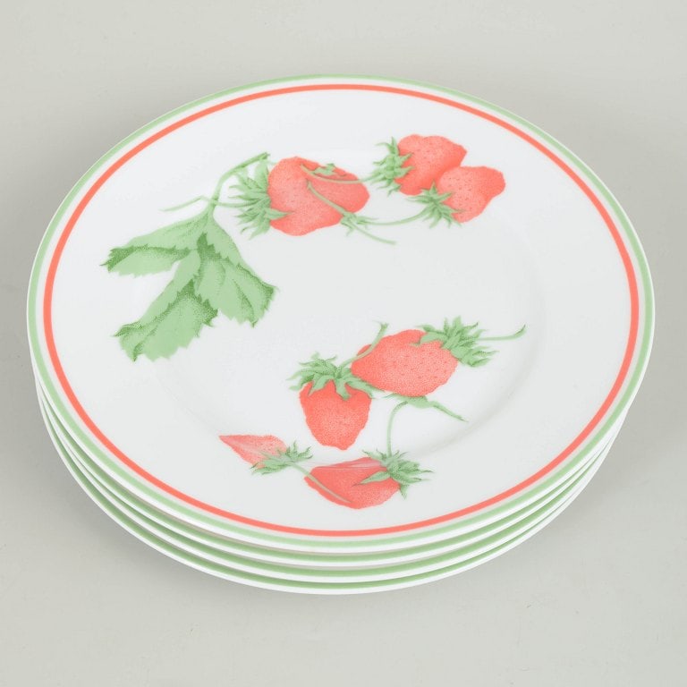 Bill Goldsmith for Limoges, France. Fraise, set of four porcelain lunch plates. Approx. 1980s. - 2