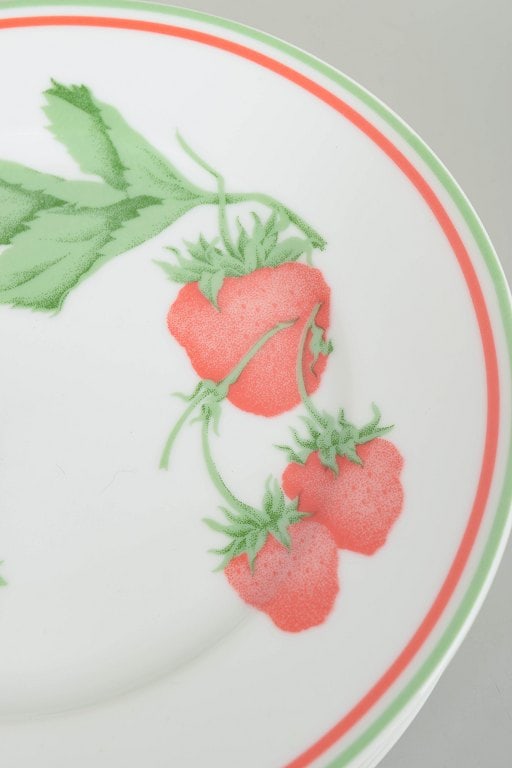 Bill Goldsmith for Limoges, France. Fraise, set of four porcelain lunch plates. Approx. 1980s. - 3