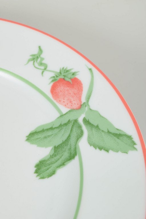 Bill Goldsmith for Limoges, France. Fraise, set of four porcelain dinner plates. Approx. 1980s. - 3