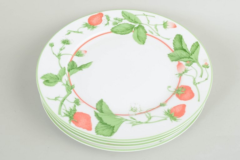 Bill Goldsmith for Limoges, France. Fraise, set of four porcelain charger plates. Approx. 1980s. - 2