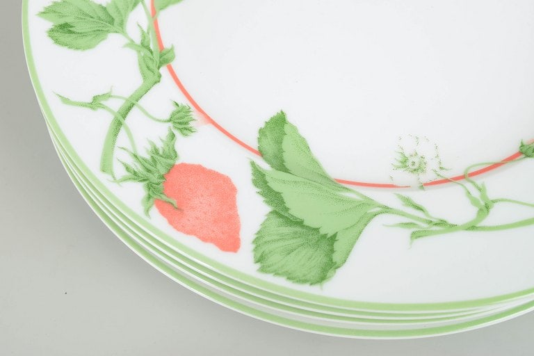 Bill Goldsmith for Limoges, France. Fraise, set of four porcelain charger plates. Approx. 1980s. - 3