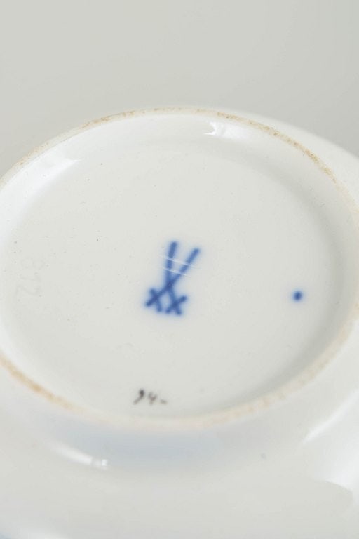 Meissen, Germany. Porcelain sugar bowl and creamer from the green vine leaf series. Early 20th - 3