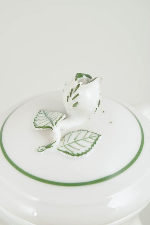 Meissen, Germany. Porcelain coffee pot from the green vine leaf series. Early 20th century. - 3
