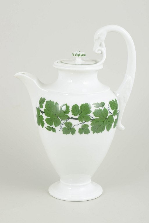 Meissen, Germany. Porcelain chocolate pot from the green vine leaf series. Early 20th century.: Meissen, chocolate pot from the green vine leaf series. Porcelain chocolate pot with a green vine and vine-leaf decoration around the body; from the green vine leaf series. Marked with the Meissen cro