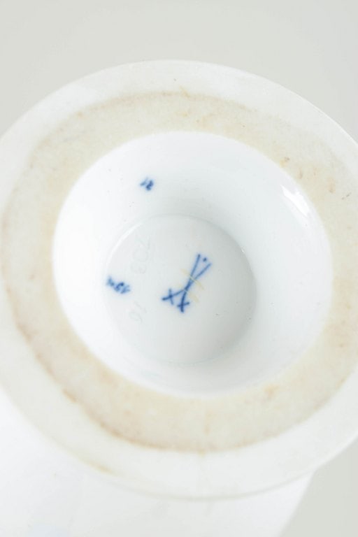 Meissen, Germany. Porcelain chocolate pot from the green vine leaf series. Early 20th century. - 4