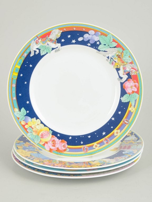 Hutschenreuther, Germany. Set of four small bone china lunch plates. Late 20th century.: Hutschenreuther, set of four small luncheon plates. Edition Voyage Caraibes. Elegant bone china set with a colourful decorative pattern; the Leonard Paris model is noted in the description. Flat plate