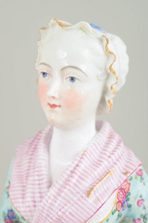 Meissen, Germany. La Belle Chocolatière, porcelain figurine. Museum quality. Approx. 1790s. - 6