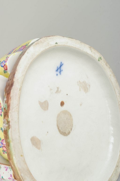 Meissen, Germany. La Belle Chocolatière, porcelain figurine. Museum quality. Approx. 1790s. - 8
