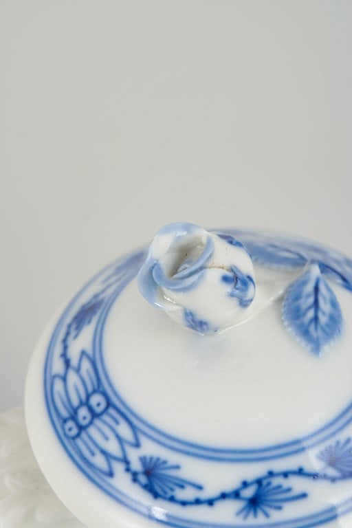 Meissen, Germany. Blue Onion, small porcelain coffee pot with lid. Mid-20th century. - 3