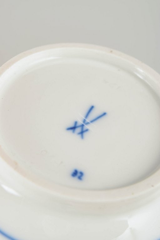 Meissen, Germany. Blue Onion, small porcelain coffee pot with lid. Mid-20th century. - 4