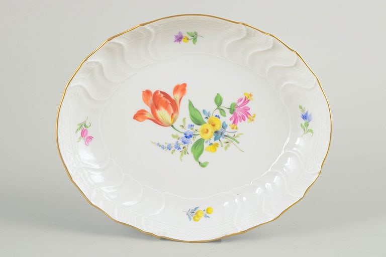 Meissen, Germany. Porcelain dish, Saxon flower series. Mid-20th century.: Meissen, dish, Saxon flower series. Decorative dish in white porcelain with moulded rim and gilded edge. Hand-painted with polychrome floral bouquets from the Saxon flower series. Origin: Germany. Mat