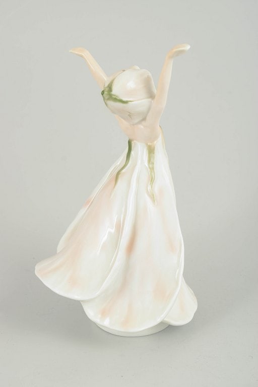 Bing & Grøndahl, Denmark. Little Ida's Flowers porcelain figurine of a young girl. Approx. 1970s. - 3