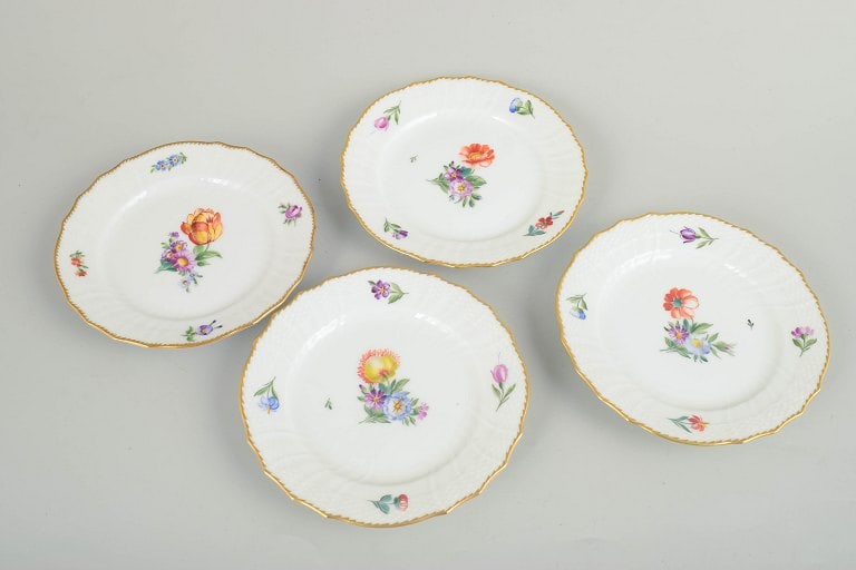 Royal Copenhagen, Denmark. Saxon Flower, set of four porcelain cake plates with floral decoration. - 2