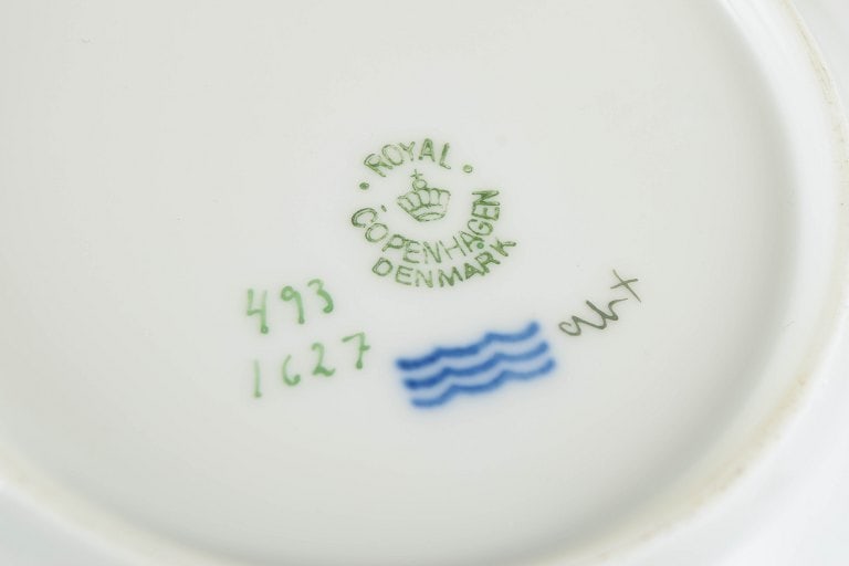 Royal Copenhagen, Denmark. Saxon Flower, set of four porcelain cake plates with floral decoration. - 4