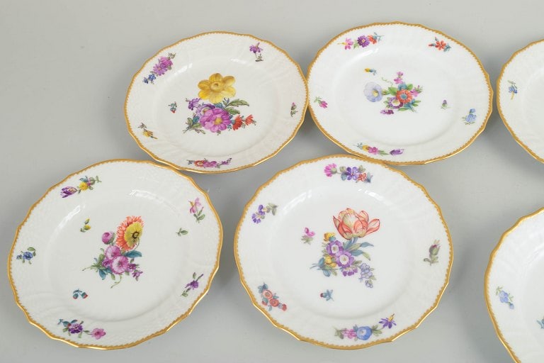 Royal Copenhagen, Denmark. Saxon Flower, set of eight porcelain cake plates with floral decoration. - 2