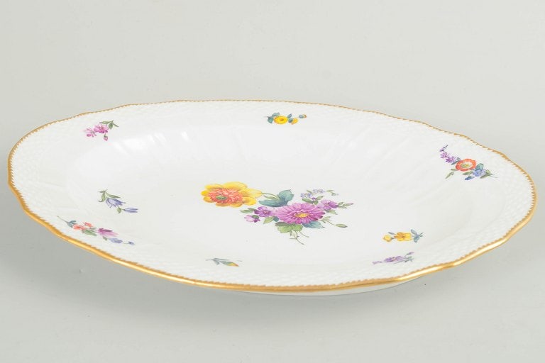Royal Copenhagen, Denmark. Saxon Flower, large oval porcelain serving dish. Early 20th century. - 2