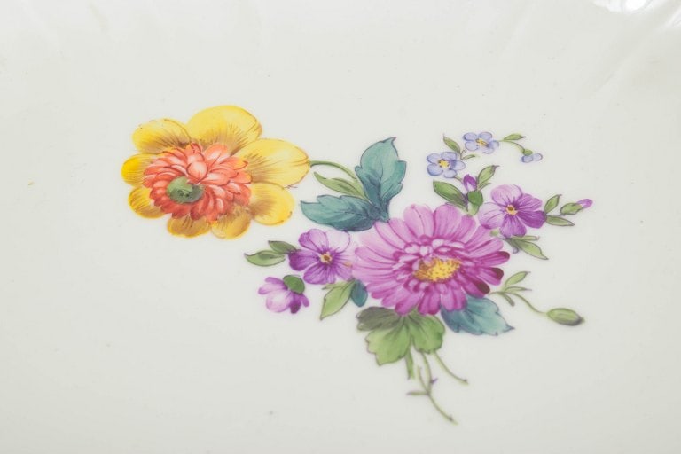 Royal Copenhagen, Denmark. Saxon Flower, large oval porcelain serving dish. Early 20th century. - 3
