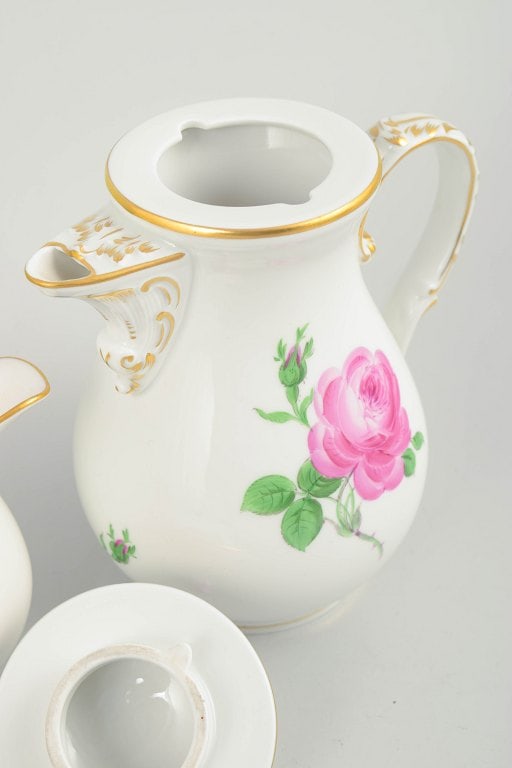 Meissen, Germany. Small porcelain coffee pot with lid and a creamer. Pink flower series. Circa 1900. - 3