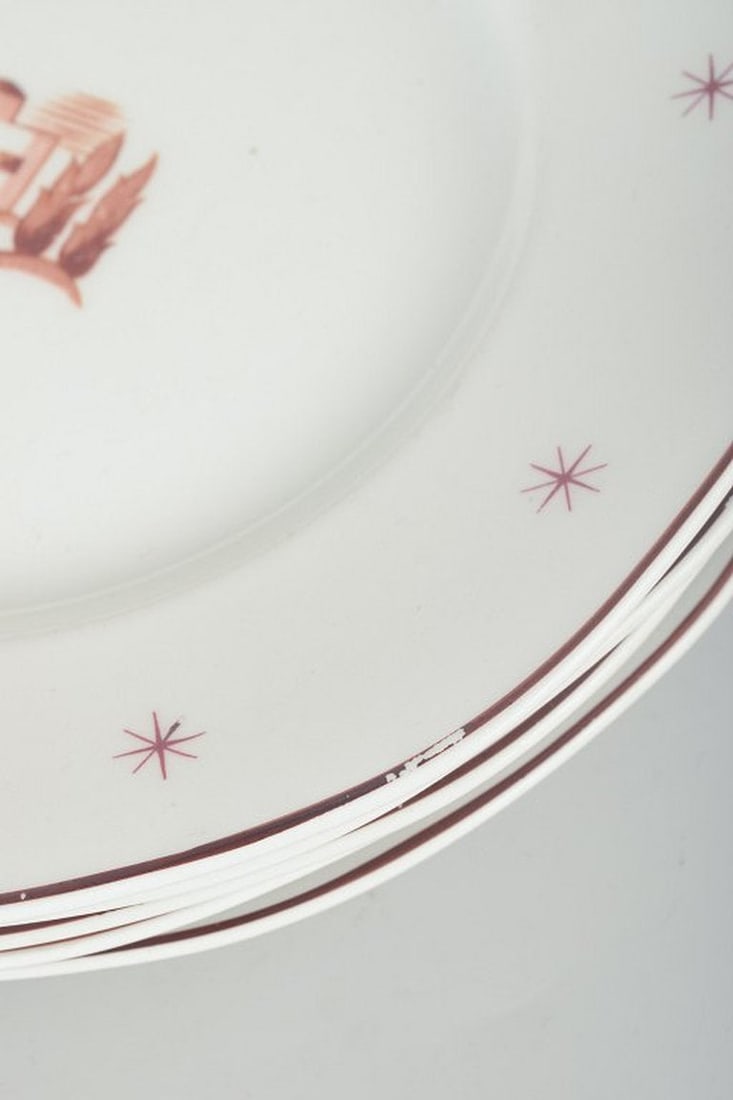 Arabia, Finland. Orient. Set of seven Art Deco-inspired porcelain dinner plates. 1930s/40s. - 2