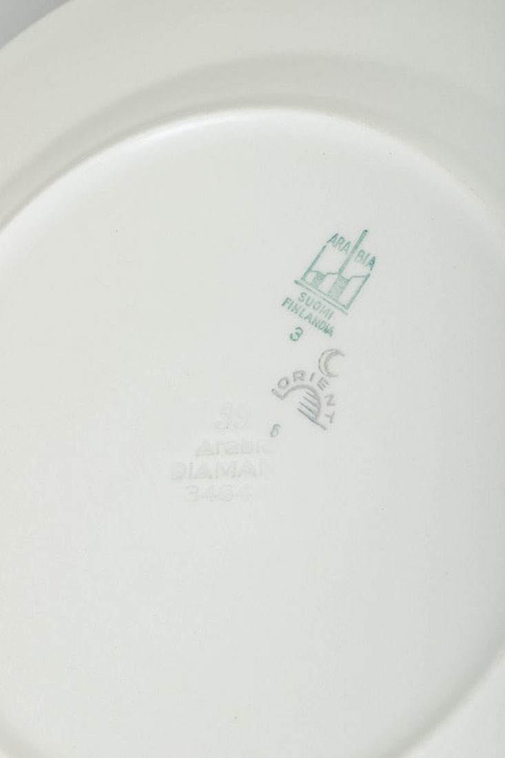 Arabia, Finland. Orient. Set of seven Art Deco-inspired porcelain dinner plates. 1930s/40s. - 5