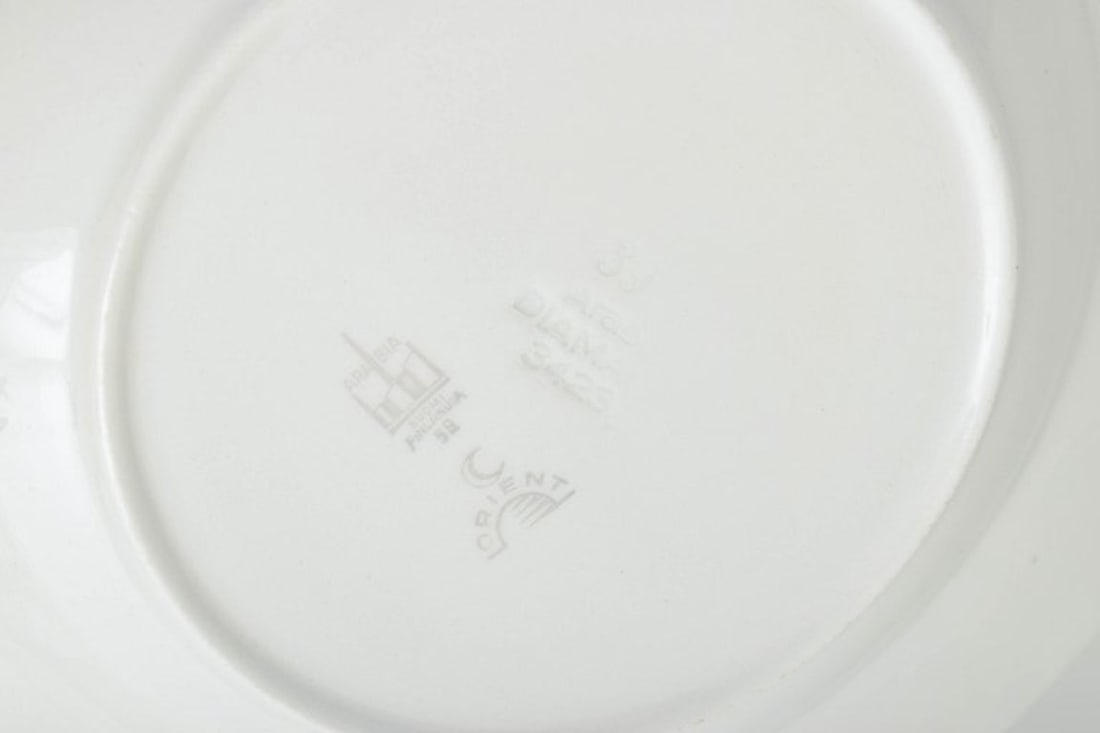 Arabia, Finland. Orient. Set of seven Art Deco-inspired porcelain soup plates. 1930s/40s. - 4