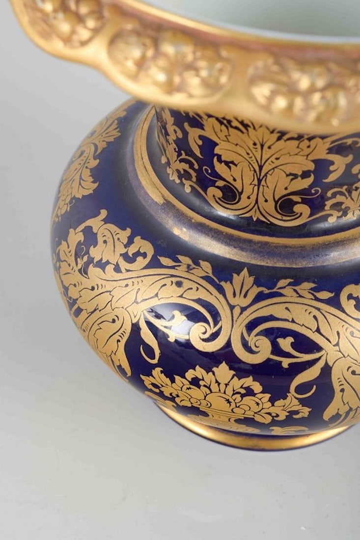 Rosenthal, Germany. Decorative porcelain vase with deep blue glaze and gilded floral motifs. 1940s. - 3
