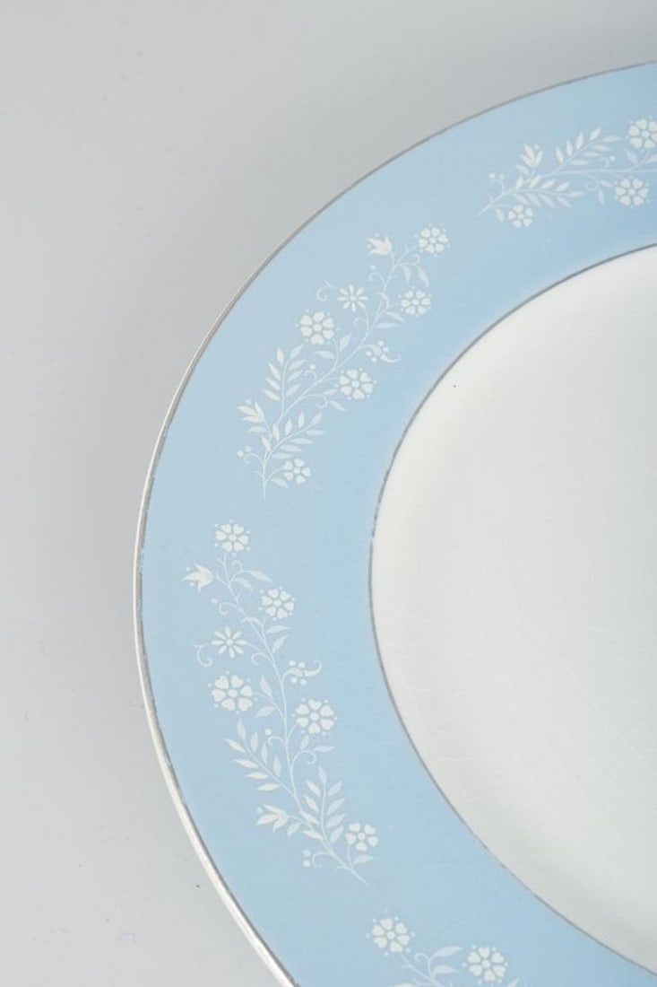 Grindley & Co., England. Set of six large 'Mille Fleurs' earthenware dinner plates. 1950/60s. - 3