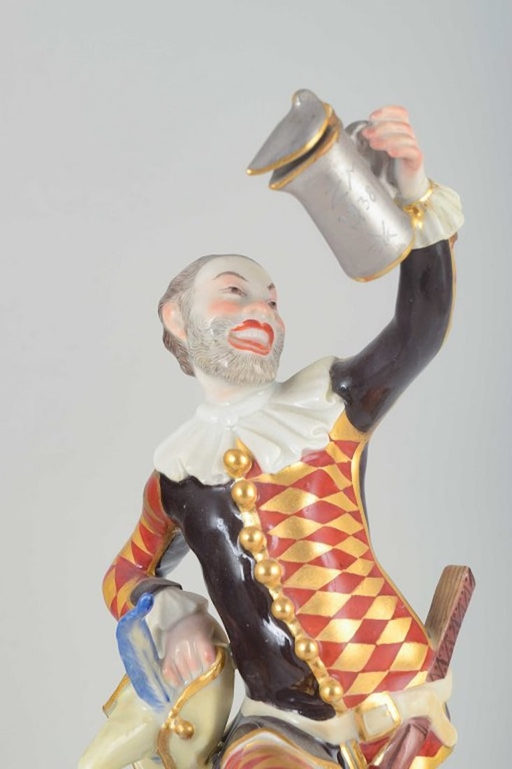 Meissen, Germany. Magnificent and highly detailed porcelain figure 'Harlequin'. 20th century. - 2