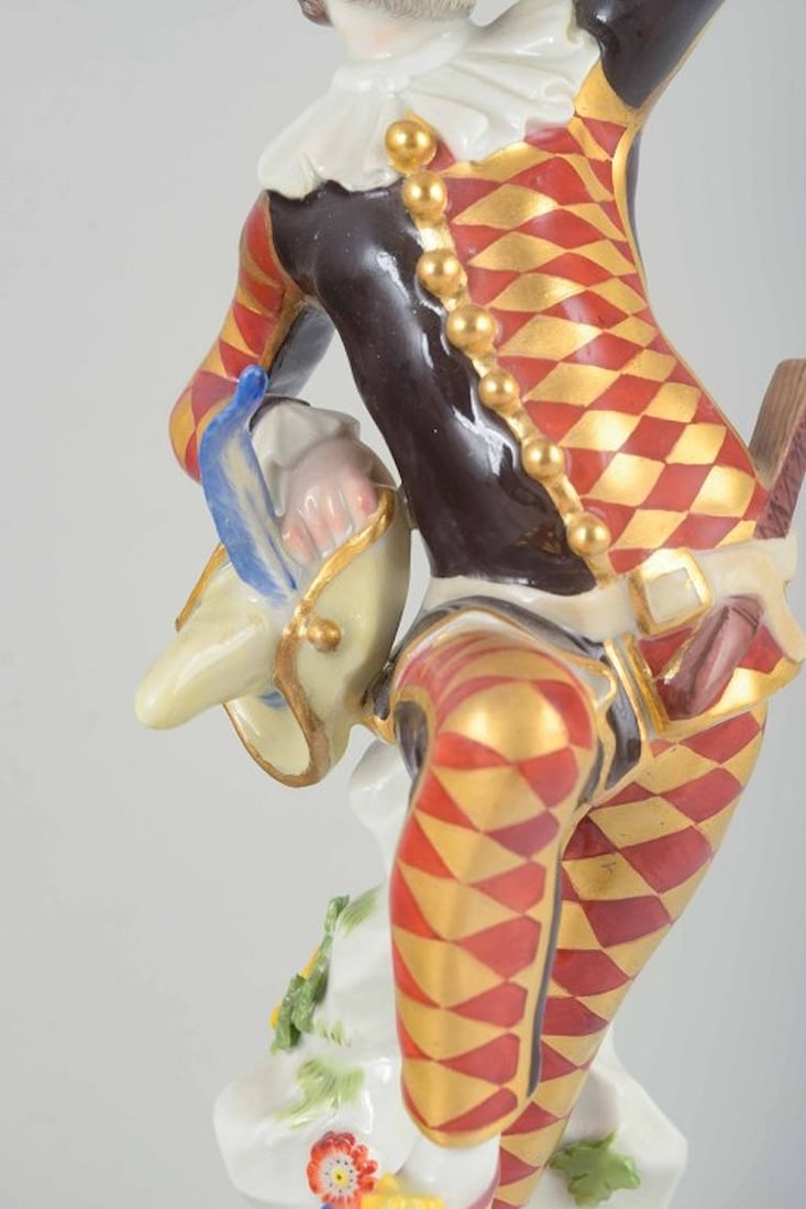 Meissen, Germany. Magnificent and highly detailed porcelain figure 'Harlequin'. 20th century. - 4