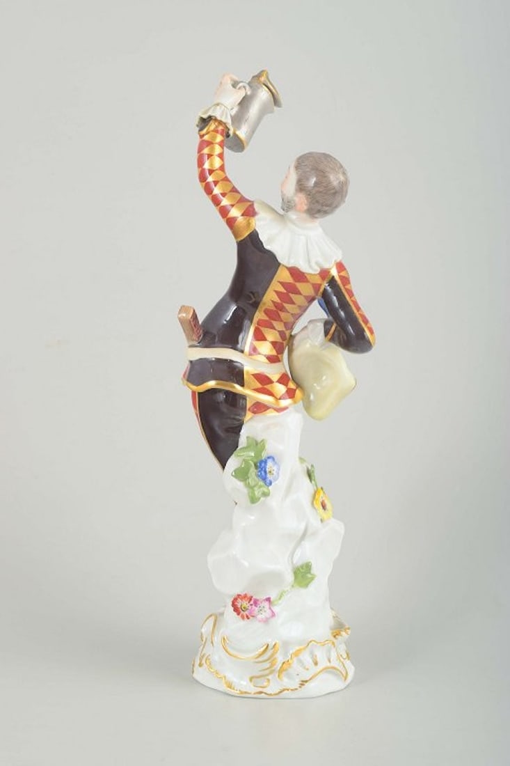 Meissen, Germany. Magnificent and highly detailed porcelain figure 'Harlequin'. 20th century. - 6