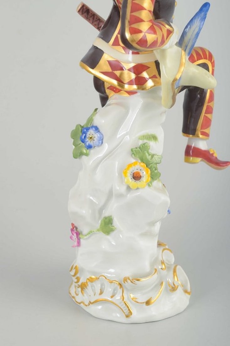 Meissen, Germany. Magnificent and highly detailed porcelain figure 'Harlequin'. 20th century. - 7