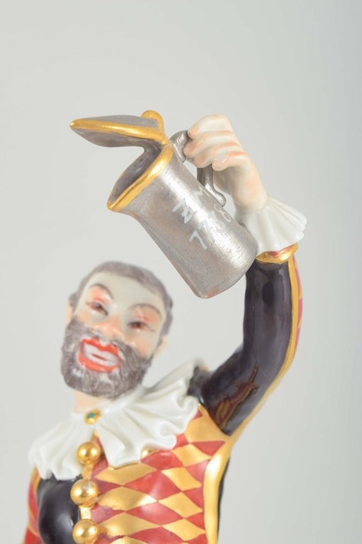 Meissen, Germany. Magnificent and highly detailed porcelain figure 'Harlequin'. 20th century. - 3