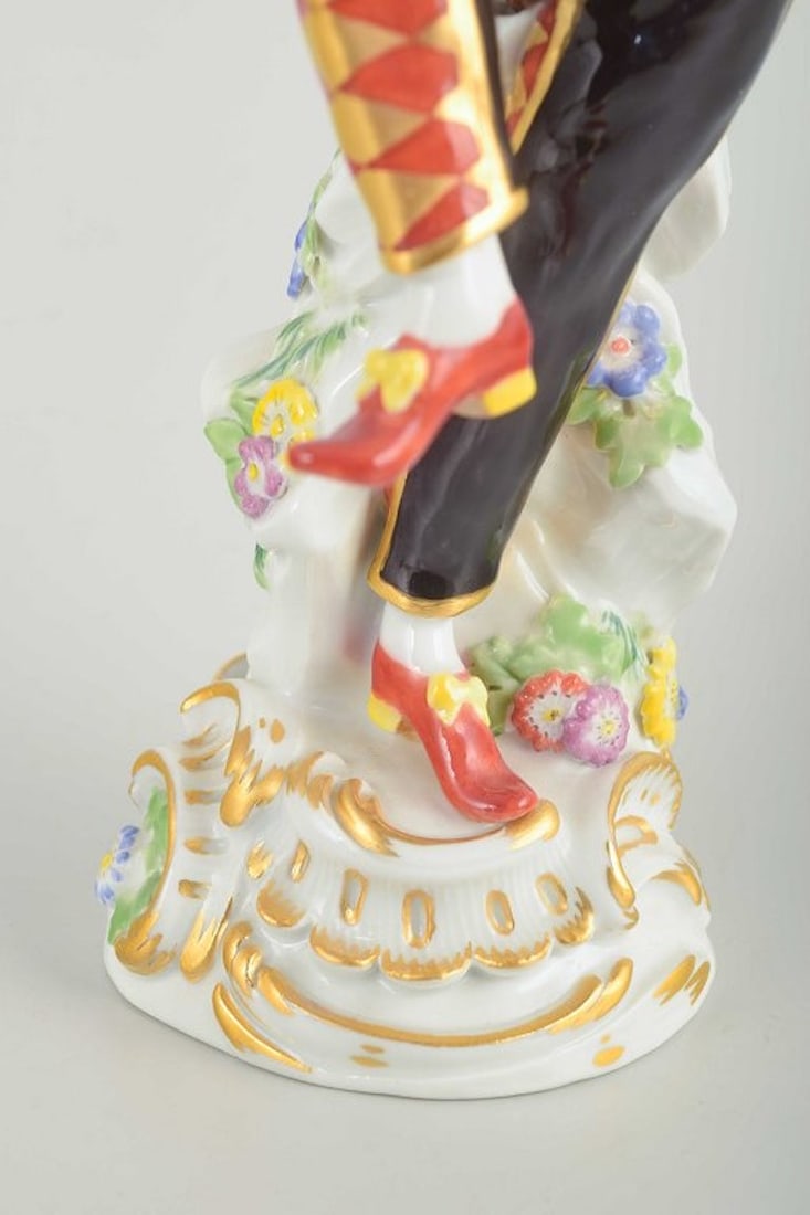 Meissen, Germany. Magnificent and highly detailed porcelain figure 'Harlequin'. 20th century. - 5