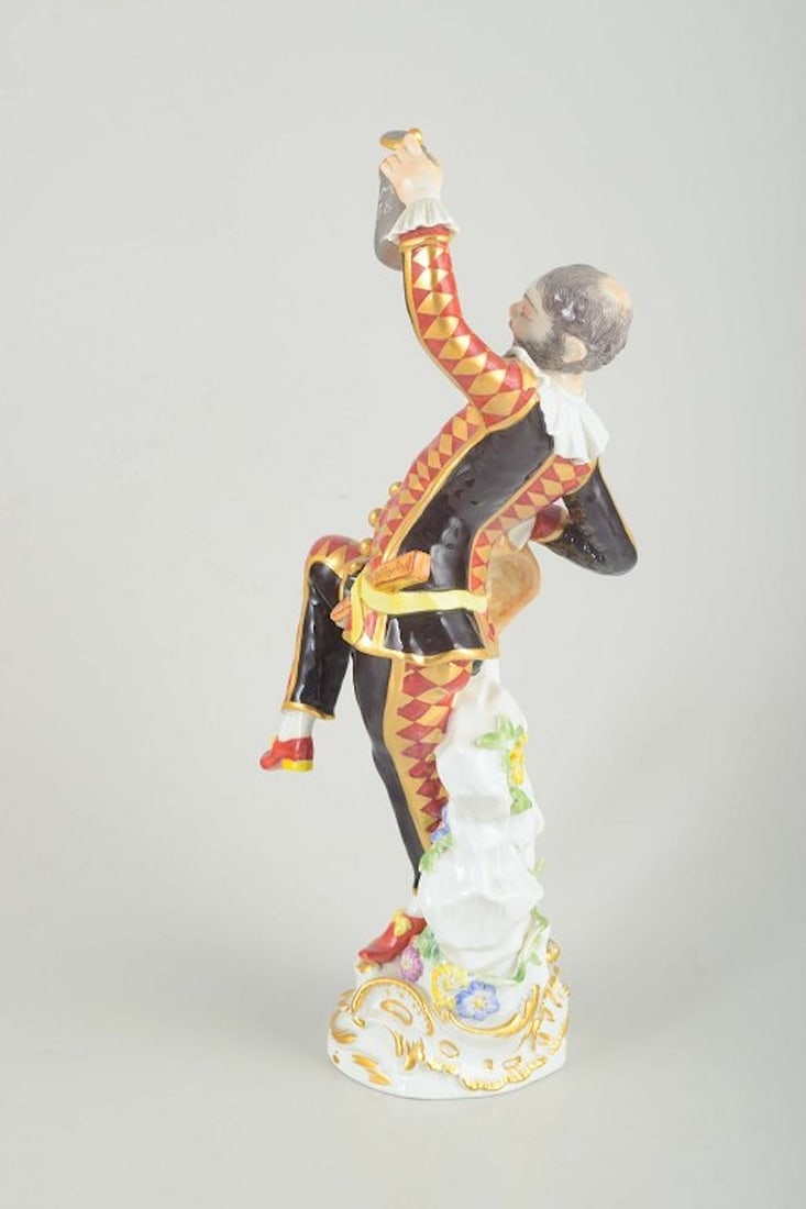 Meissen, Germany. Magnificent and highly detailed porcelain figure 'Harlequin'. 20th century. - 6