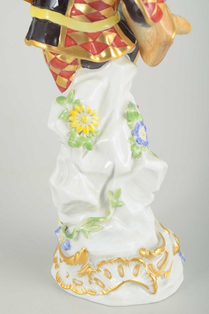 Meissen, Germany. Magnificent and highly detailed porcelain figure 'Harlequin'. 20th century. - 8